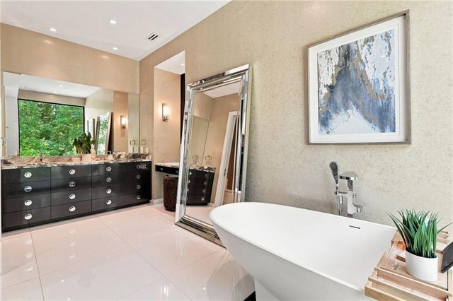 2716 Ridgewood Road NW, Atlanta, GA 30327
