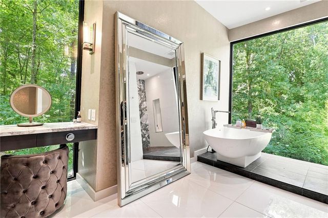 2716 Ridgewood Road NW, Atlanta, GA 30327