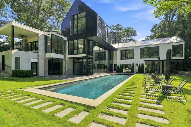 2716 Ridgewood Road NW, Atlanta, GA 30327