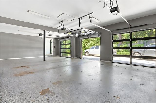 2716 Ridgewood Road NW, Atlanta, GA 30327