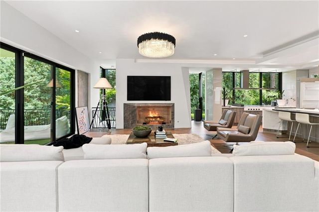 2716 Ridgewood Road NW, Atlanta, GA 30327