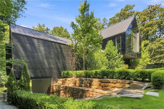 2716 Ridgewood Road NW, Atlanta, GA 30327