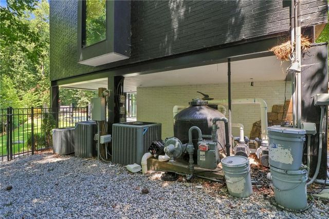 2716 Ridgewood Road NW, Atlanta, GA 30327
