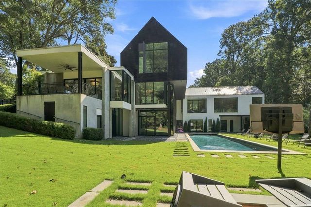 2716 Ridgewood Road NW, Atlanta, GA 30327