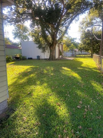 1706 Katy Avenue, Bay City, TX 77414