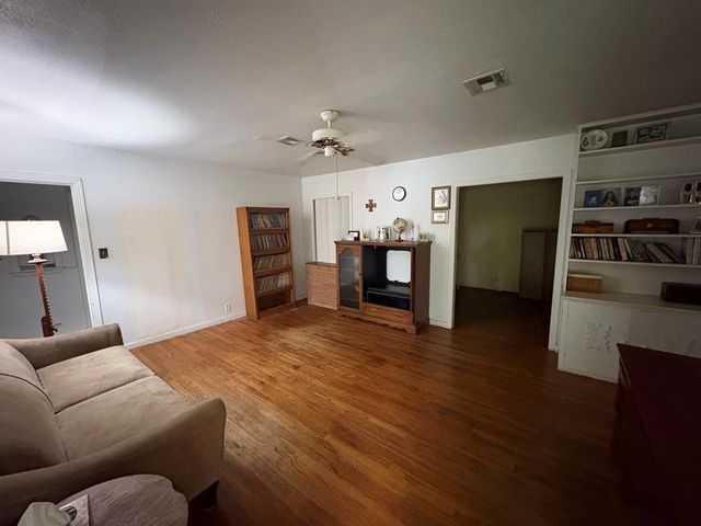 1706 Katy Avenue, Bay City, TX 77414
