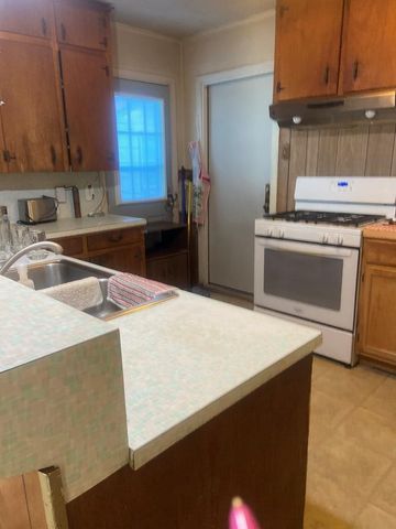 1706 Katy Avenue, Bay City, TX 77414