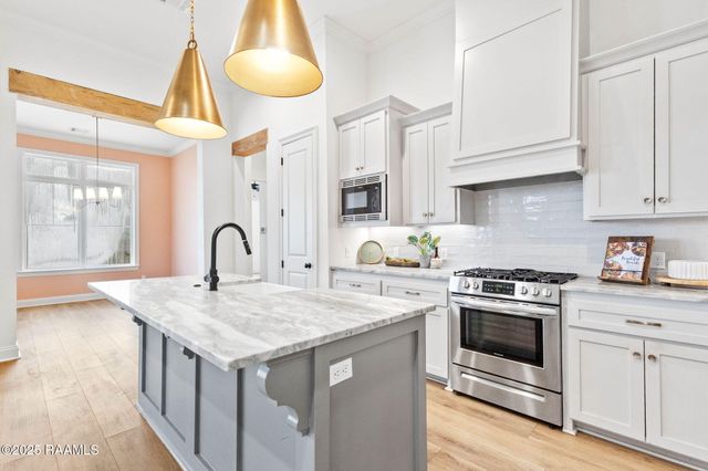 323 Big Lake Run, Youngsville, LA 70592