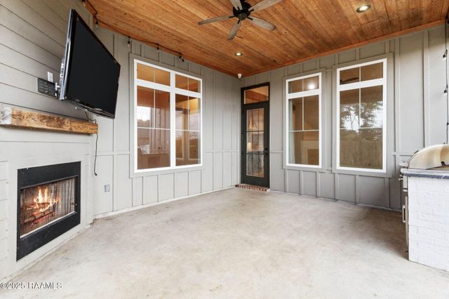 323 Big Lake Run, Youngsville, LA 70592