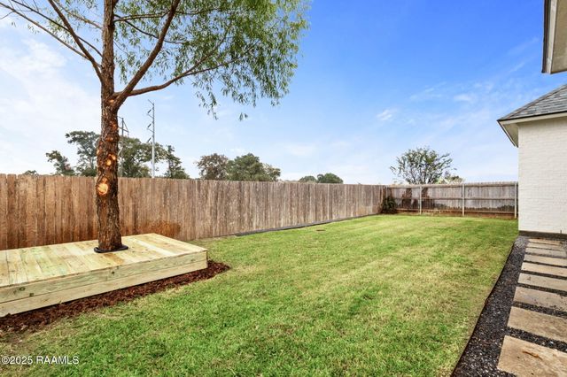 323 Big Lake Run, Youngsville, LA 70592