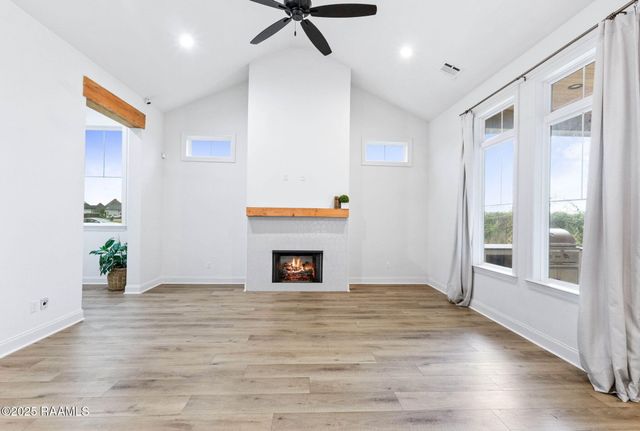 323 Big Lake Run, Youngsville, LA 70592