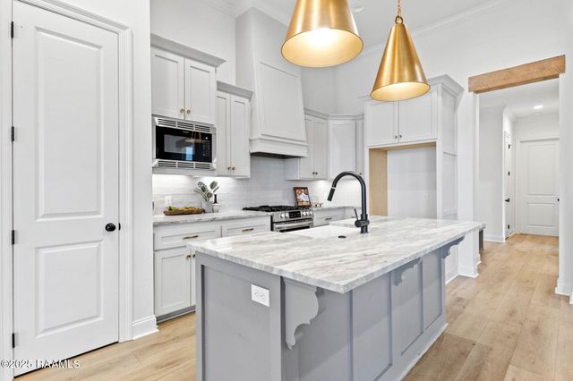 323 Big Lake Run, Youngsville, LA 70592