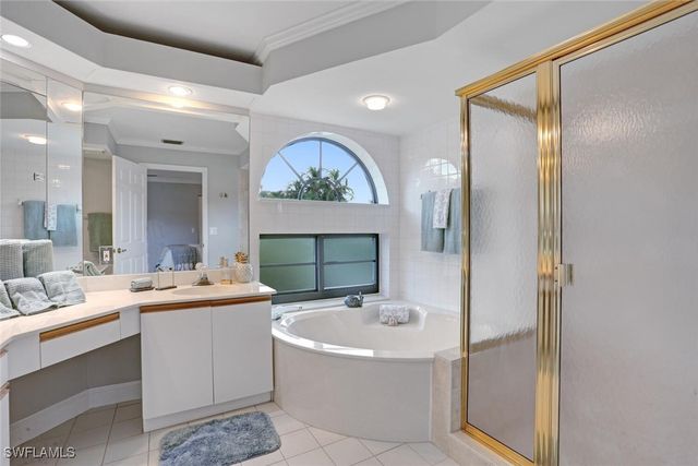 6535 Valen WAY E-202, Naples, FL 34108