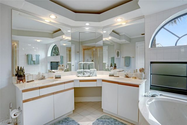 6535 Valen WAY E-202, Naples, FL 34108