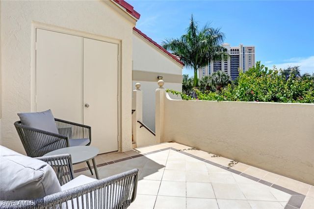 6535 Valen WAY E-202, Naples, FL 34108