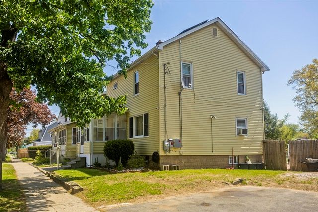 15 Merida St, Springfield, MA 01104