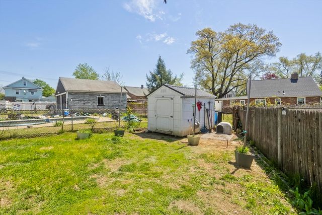 15 Merida St, Springfield, MA 01104