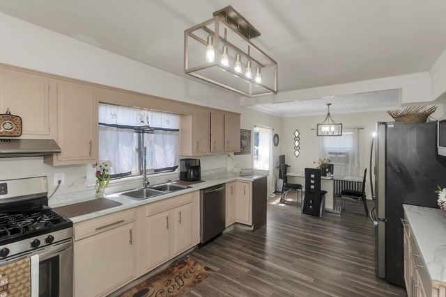 15 Merida St, Springfield, MA 01104