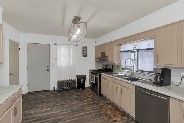 15 Merida St, Springfield, MA 01104