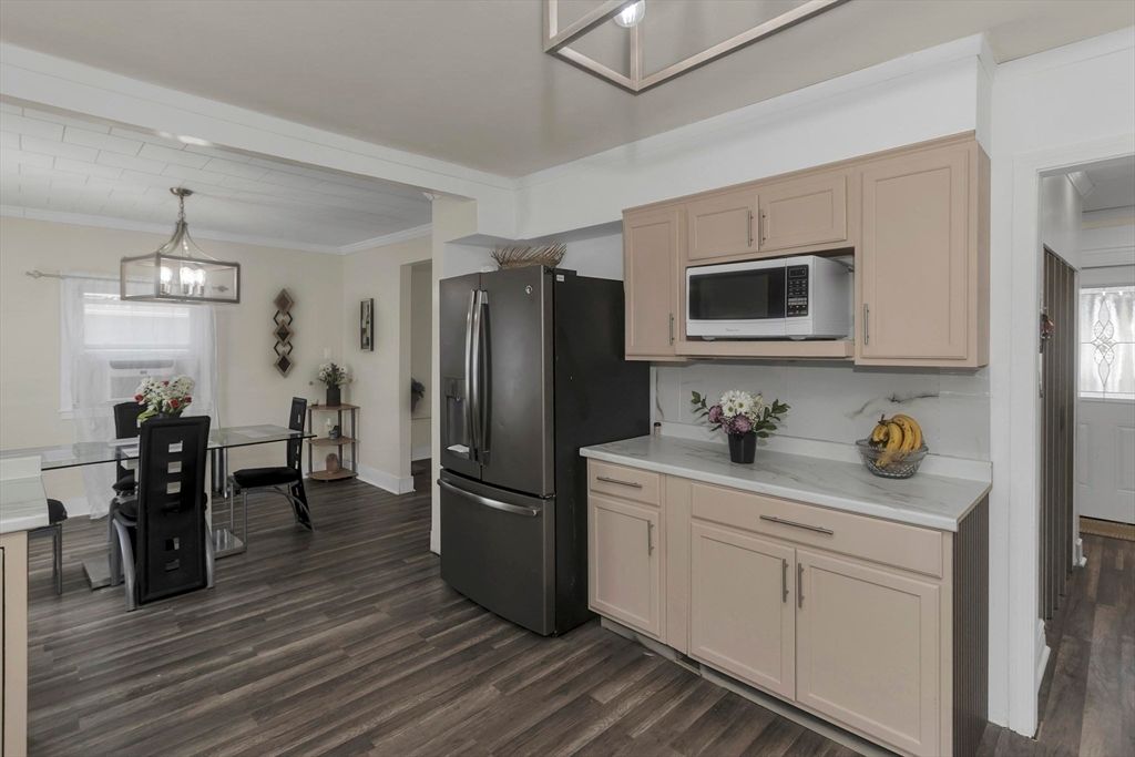 15 Merida St, Springfield, MA 01104