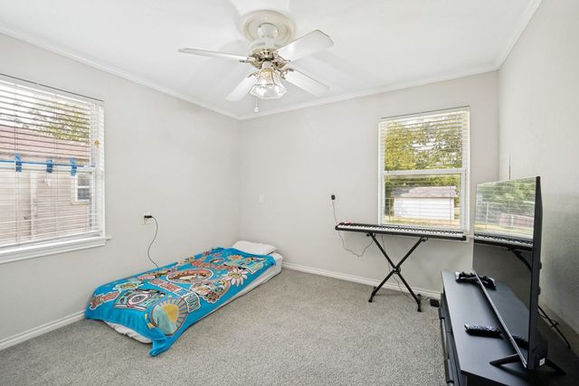 1009 Zelda Drive, Hurst, TX 76053