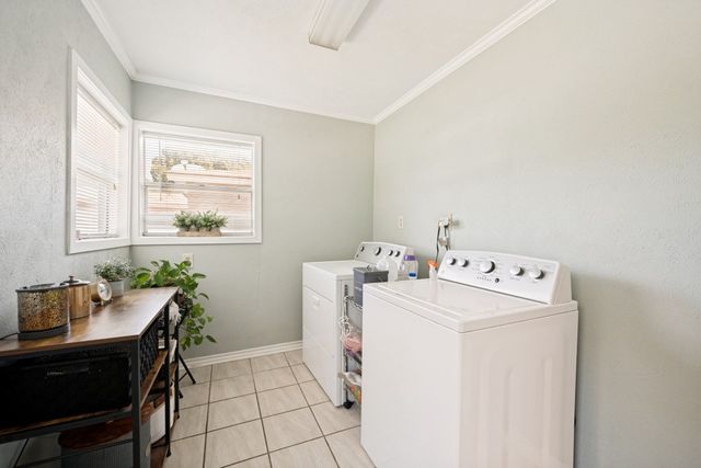 1009 Zelda Drive, Hurst, TX 76053