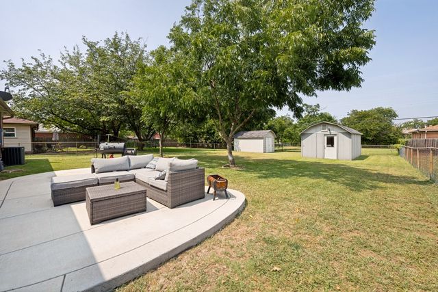 1009 Zelda Drive, Hurst, TX 76053
