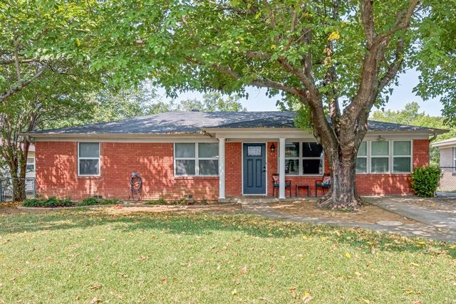 1009 Zelda Drive, Hurst, TX 76053