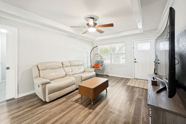 1009 Zelda Drive, Hurst, TX 76053