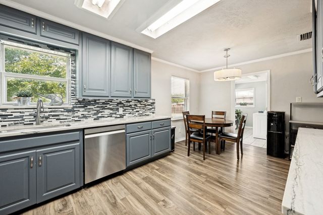 1009 Zelda Drive, Hurst, TX 76053