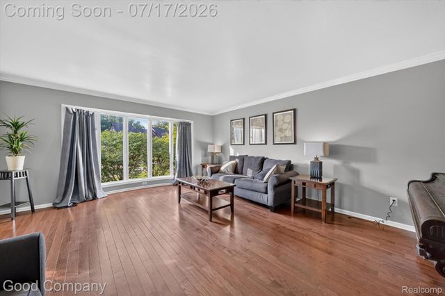 38921 Santa Barbara Street, Clinton Charter Township, MI 48036