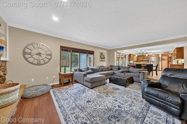 38921 Santa Barbara Street, Clinton Charter Township, MI 48036