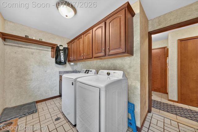 38921 Santa Barbara Street, Clinton Charter Township, MI 48036