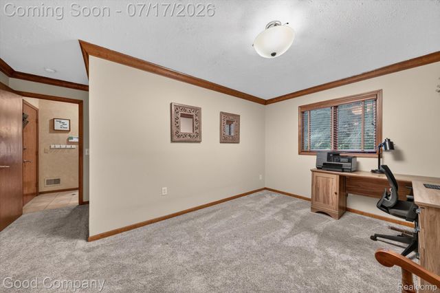 38921 Santa Barbara Street, Clinton Charter Township, MI 48036