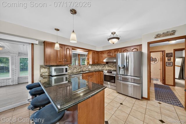 38921 Santa Barbara Street, Clinton Charter Township, MI 48036