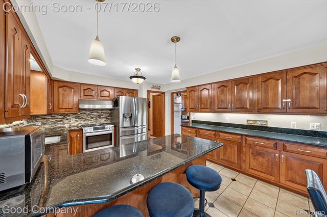 38921 Santa Barbara Street, Clinton Charter Township, MI 48036