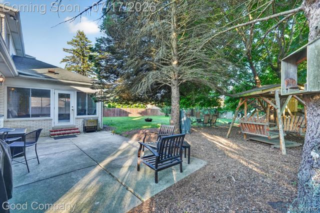 38921 Santa Barbara Street, Clinton Charter Township, MI 48036