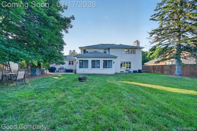 38921 Santa Barbara Street, Clinton Charter Township, MI 48036