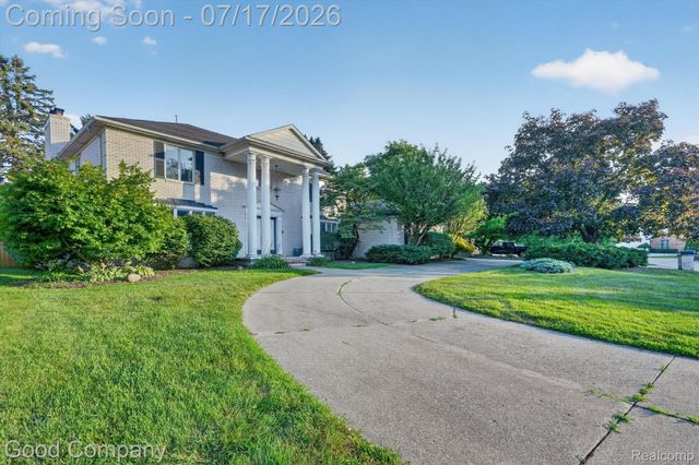 38921 Santa Barbara Street, Clinton Charter Township, MI 48036