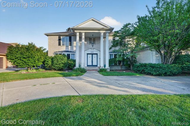38921 Santa Barbara Street, Clinton Charter Township, MI 48036