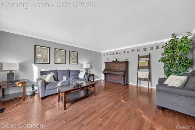 38921 Santa Barbara Street, Clinton Charter Township, MI 48036