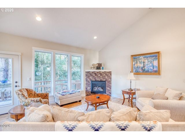 4635 Ne TIDE Ave, Lincoln City, OR 97367