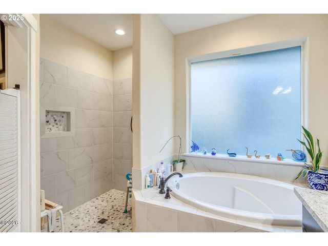 4635 Ne TIDE Ave, Lincoln City, OR 97367