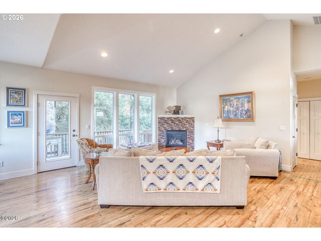 4635 Ne TIDE Ave, Lincoln City, OR 97367
