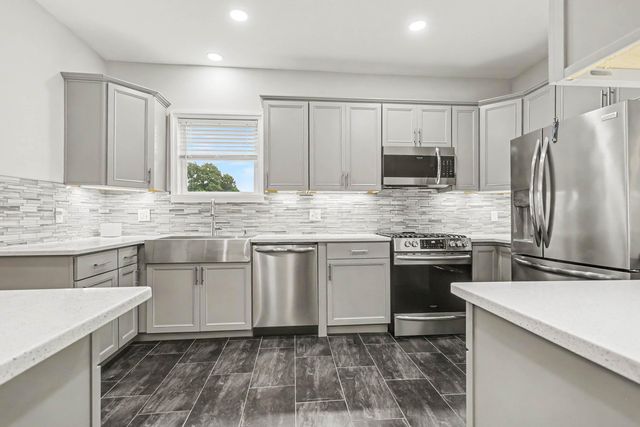 991 Lawrence Drive, Columbus, OH 43207
