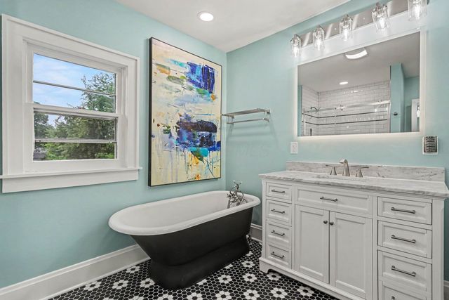 991 Lawrence Drive, Columbus, OH 43207