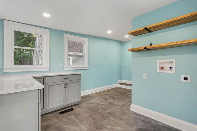 991 Lawrence Drive, Columbus, OH 43207