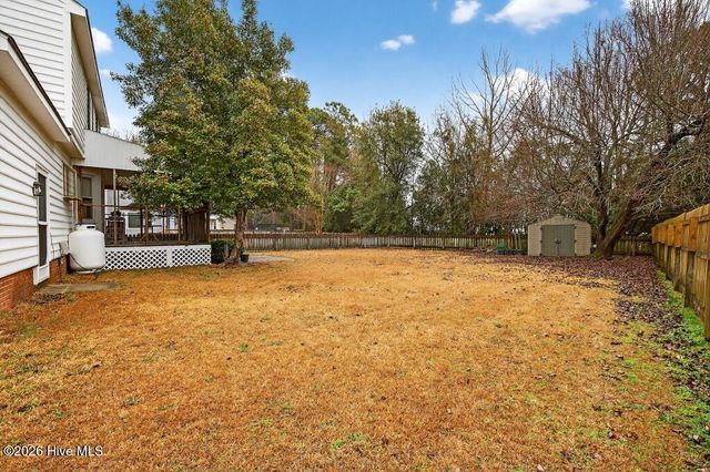 2003 Pinetree Drive, New Bern, NC 28562