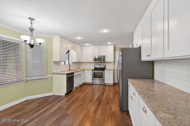 2003 Pinetree Drive, New Bern, NC 28562