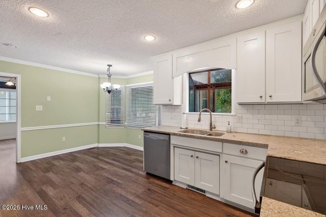 2003 Pinetree Drive, New Bern, NC 28562